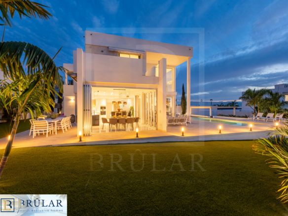 Prestigieuze 4-Slaapkamer Villa in de prachtige Wijk Playa Paraíso (9)